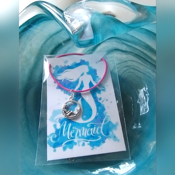 New in Package Mermaid Necklace - Picture 4 of 7